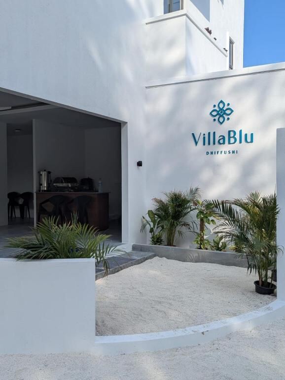 Entrance and sand courtyard at VillaBlu Dhiffushi