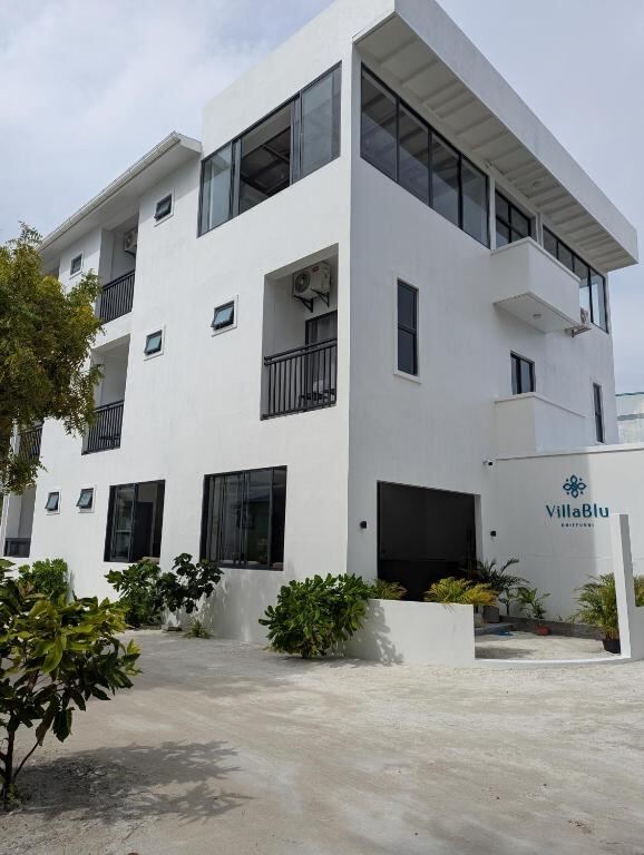 Exterior of the VillaBlu Dhiffushi hotel building
